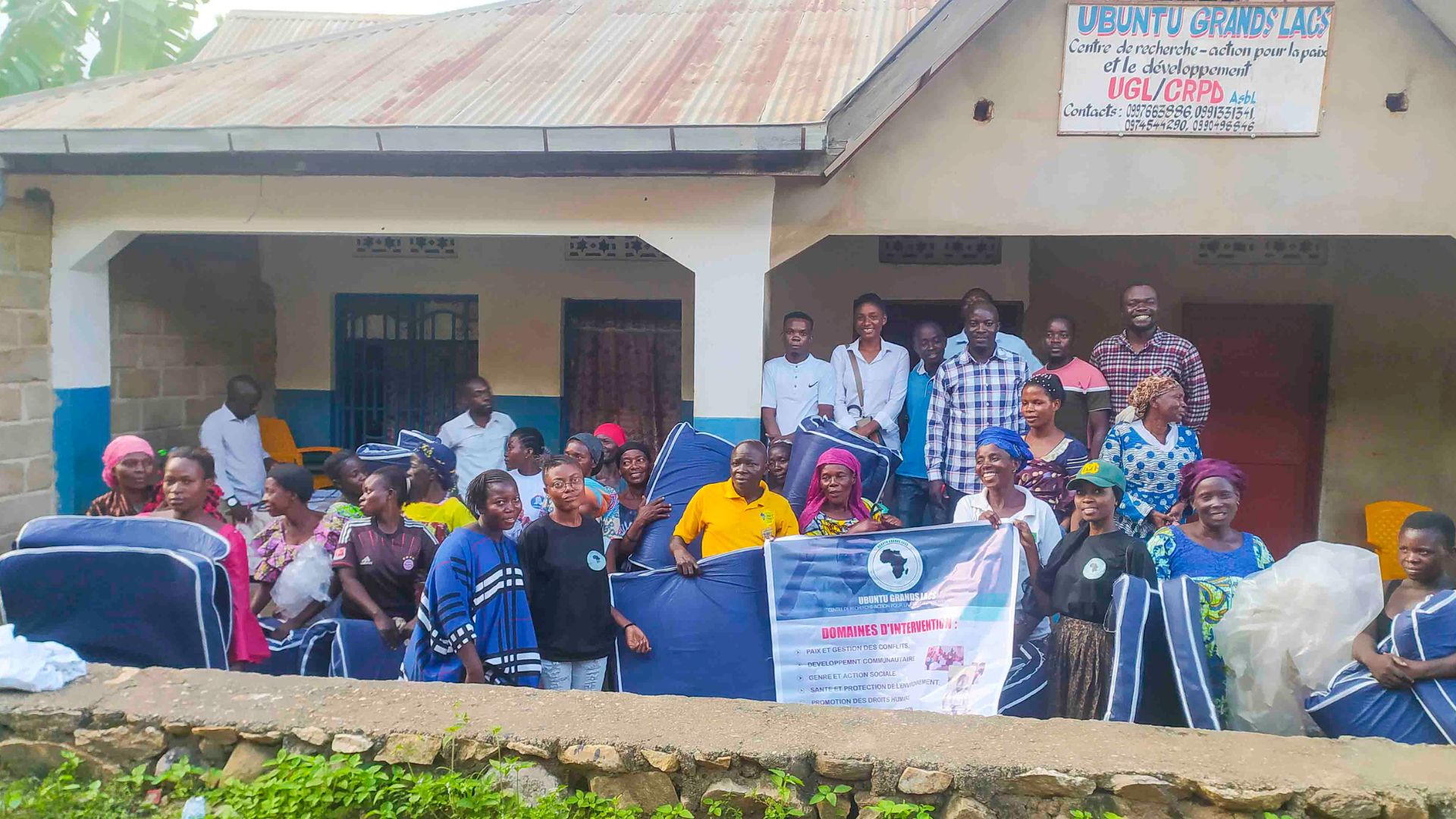 Uvira : Ubuntu Grands-Lacs apporte son soutien aux victimes de la montée des eaux du lac Tanganyika en fournissant des matelas