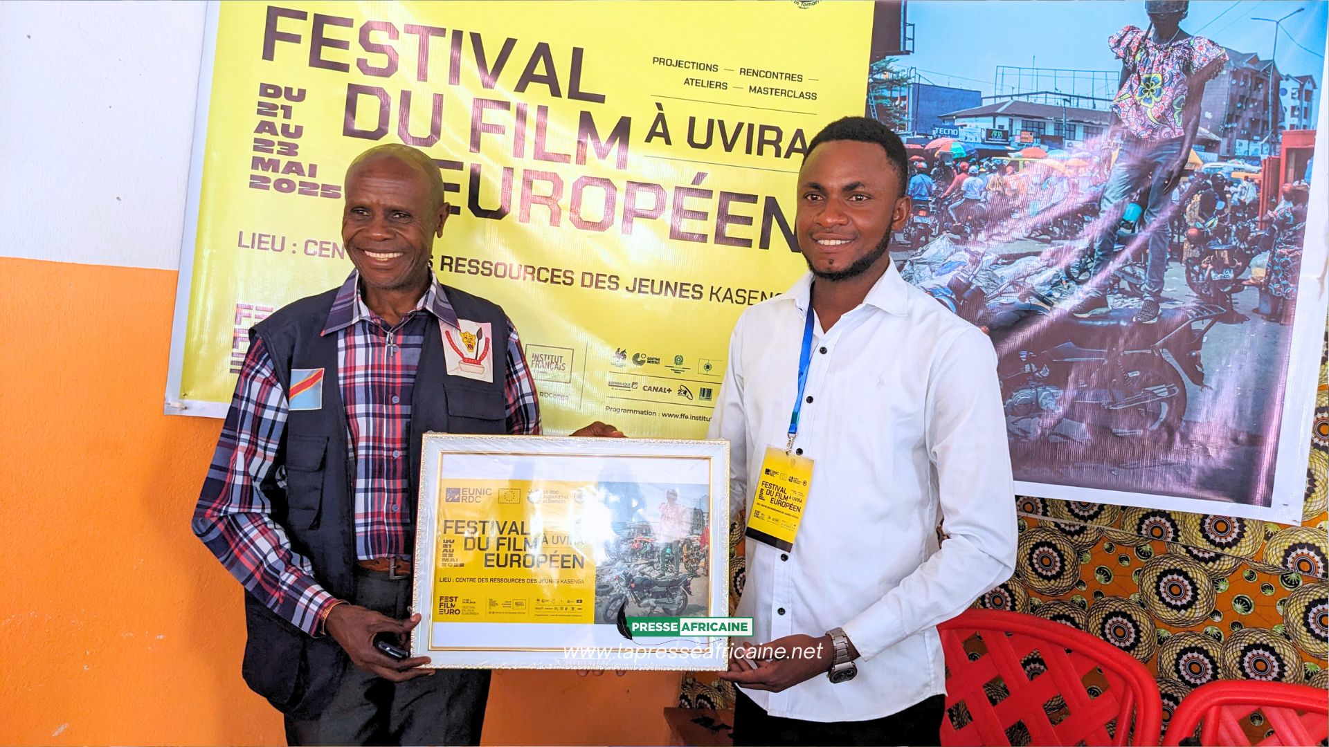 À Uvira, le chef de bureau urbain de la culture, de l'art et du patrimoine soutient le Festival du film européen