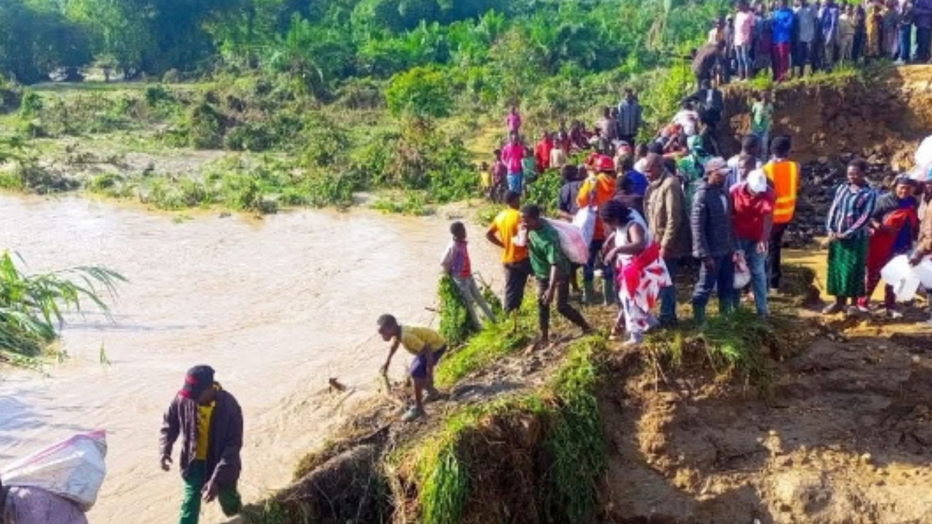 Rutshuru : les commerçants sur la route Kiwanja-Ishasha en difficulté après l'effondrement du pont Nkwenda