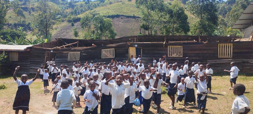 Kalehe : l'école primaire Nyamasasa perd 4 salles de classe , les écoliers étudient en plein air 